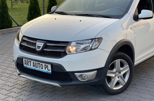 Dacia Sandero Stepway cena 29997 przebieg: 140000, rok produkcji 2015 z Puławy małe 352